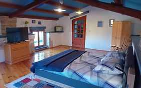 Crni In Crni - Haus Fuer 6 Personen